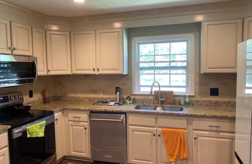 Albany House | Creek Home with Waterfallsnn