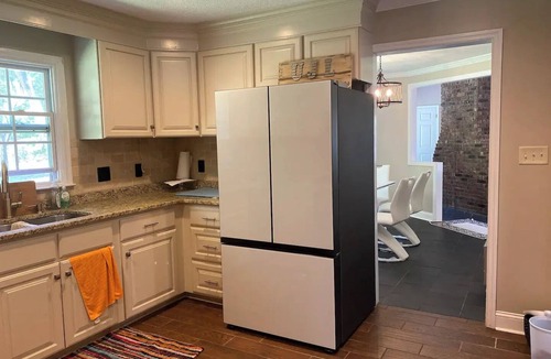 Albany House | Creek Home with Waterfallsnn