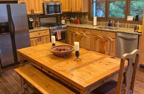 Blue Ridge Cabin | 'CREEK-N-AWESOME' Luxury Creek Cabin/Trout Fishing/Hot Tub/PET FRIENDLY