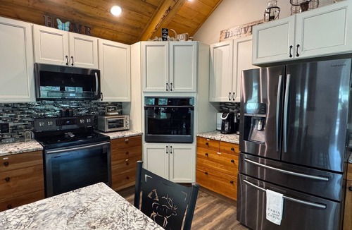 Black Hawk Cabin | Creek & Peak Hideaway