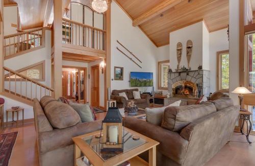Alpine Meadows House | Creek Side- 4 Primary Suites, Hot Tub, Shuttle to Slopes, Pet Friendly