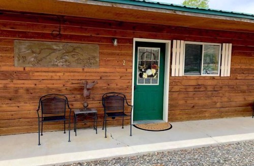 Cody Apartment | Creek Side Cabin #2- Peaceful location, On the way to Yellowstone!