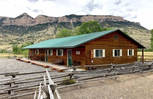 Cody Apartment | Creek Side Cabin #2- Peaceful location, On the way to Yellowstone!