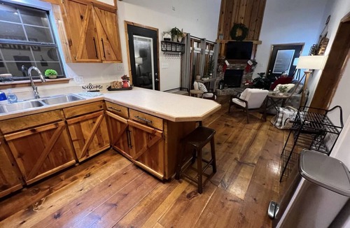 Hattiesburg House | Creek-side getaway, big deck, easy access to the city while being off the grid!