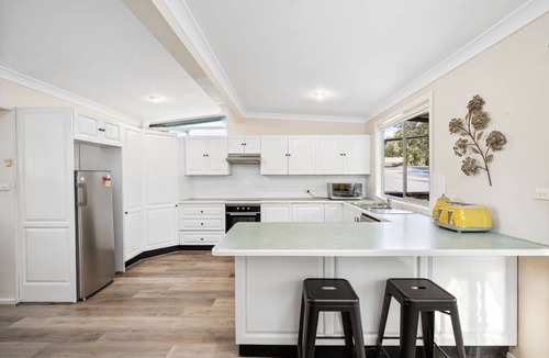 Central Coast House | Creek Side Hideaway – Waterfront, Sleeps 10, Pet friendly