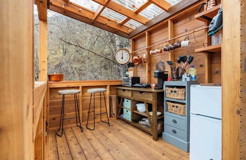 The Dalles Cabin | Creek-side Retreat - Glamping