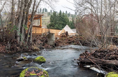 The Dalles Cabin | Creek-side Retreat - Glamping