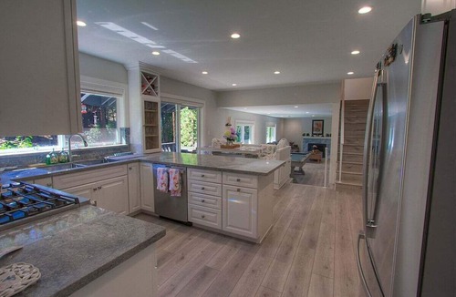 Stateline House | Creek Side Summit - Fully updated Home Retreat