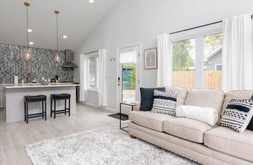 Schnecksville Cottage | Creek Stay Cottage New Listing