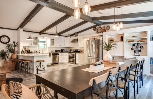 Middleburg House | Creekfront 4BR Home w/Hot Tub, Dock & Firepit