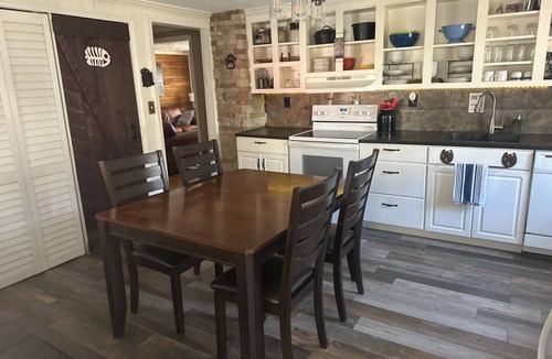 Roseland Cottage | Creekfront Cabin Fire Pit Fenced Yard Near Crabtree Falls