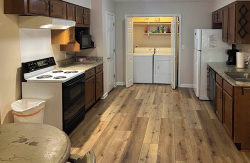 Ooltewah Cabin | Creekfront Cabin Near Chattanooga w/Hot Tub!