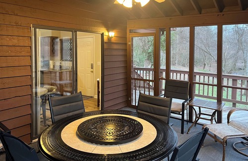 Ooltewah Cabin | Creekfront Cabin Near Chattanooga w/Hot Tub!