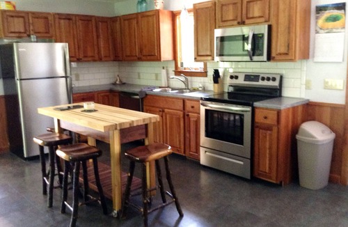 Woodlawn Cabin | Creekfront Cabin, Renovated,