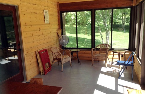 Woodlawn Cabin | Creekfront Cabin, Renovated,