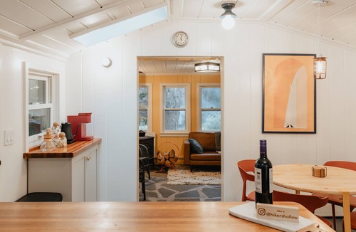 Cuddebackville Cabin | Creekfront Cabin Sauna & Hot Tub Hikers Hollow