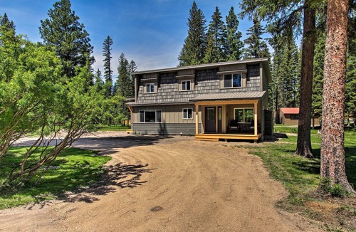 Lincoln House | Creekfront Lincoln Home, Steps from Downtown!