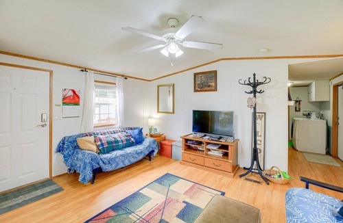 Max Meadows House | Creekfront Max Meadows Mobile Home with Deck!