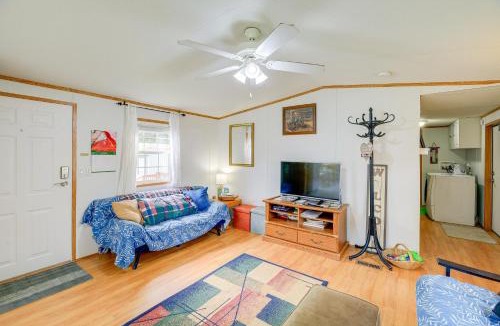 Max Meadows House | Creekfront Max Meadows Mobile Home with Deck!