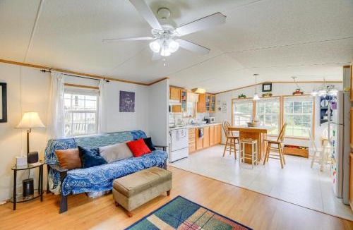 Max Meadows House | Creekfront Max Meadows Mobile Home with Deck!