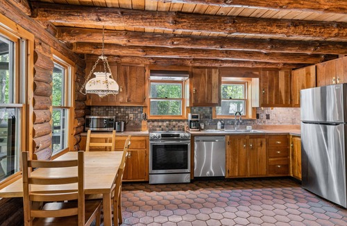 Bushkill Cabin | Creekfront Rustic Log Cabin