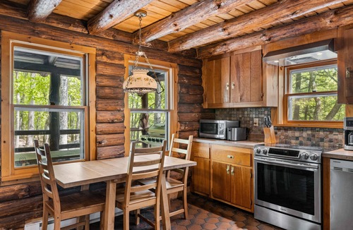 Bushkill Cabin | Creekfront Rustic Log Cabin