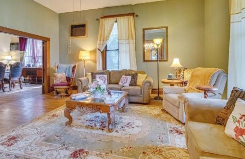 Yellville House | Creekfront Yellville Manor w/Parlors & Fire Pit!