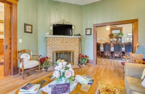 Yellville House | Creekfront Yellville Manor w/Parlors & Fire Pit!