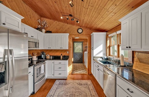 Marrowbone House | Creeks Cabin Luxury Retreat 15 Min to Downtown