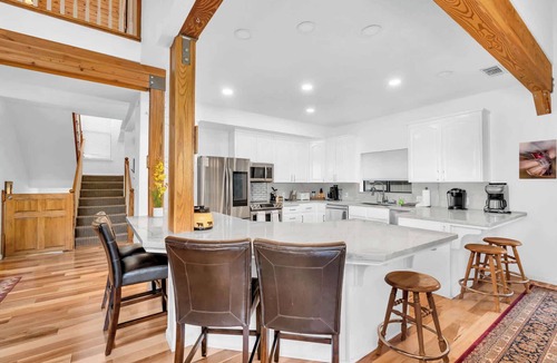 Fish Camp House | Creekside 3BR Near Yosemite South Gate Sleeps 8