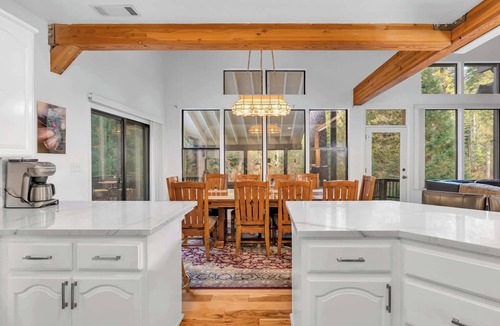Fish Camp House | Creekside 3BR Near Yosemite South Gate Sleeps 8
