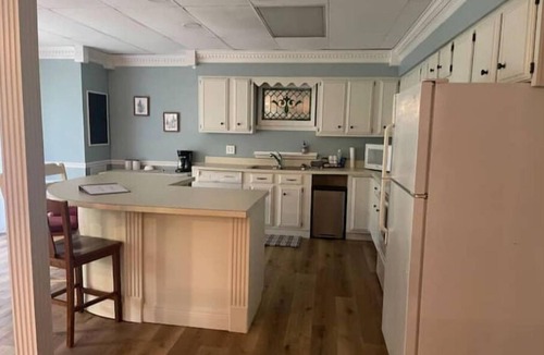 Williamsburg Apartment | Creekside Adventures