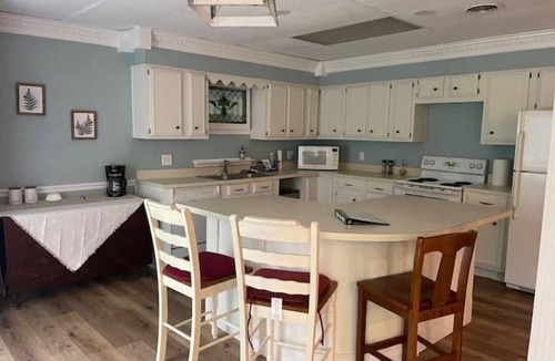 Williamsburg Apartment | Creekside Adventures