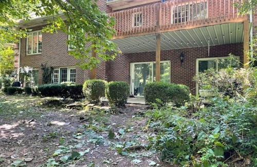 Williamsburg Apartment | Creekside Adventures