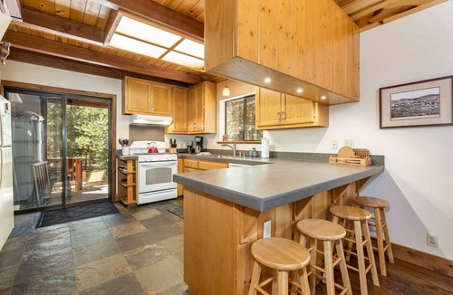 Truckee Cabin | Creekside Cabin – Cozy Dog-Friendly Cabin in TD Surrounded by Trails