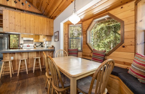 Truckee Cabin | Creekside Cabin – Cozy Dog-Friendly Cabin in TD Surrounded by Trails