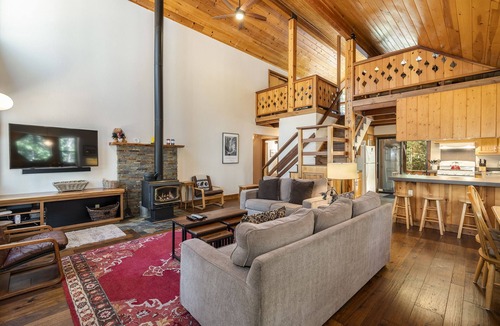 Truckee Cabin | Creekside Cabin – Cozy Dog-Friendly Cabin in TD Surrounded by Trails