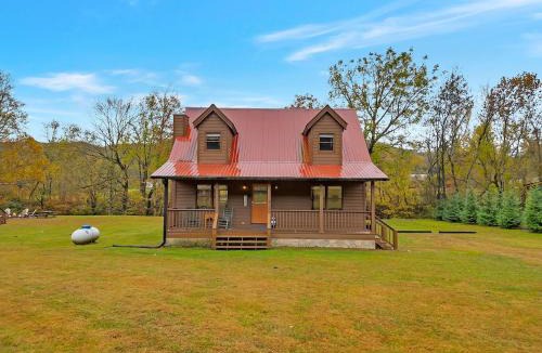 Cosby Ski Chalet | Creekside Cabin