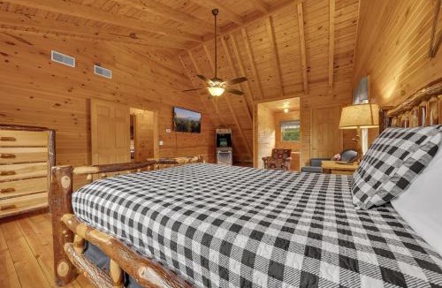 Cosby Ski Chalet | Creekside Cabin