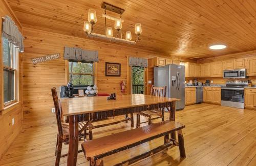 Cosby Ski Chalet | Creekside Cabin