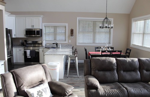 Hendersonville Cabin | Creekside Cabin w/Jacuzzi, Fire Pit, Views and old rustic appeal!