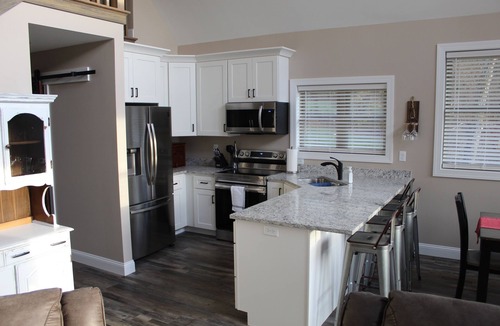 Hendersonville Cabin | Creekside Cabin w/Jacuzzi, Fire Pit, Views and old rustic appeal!