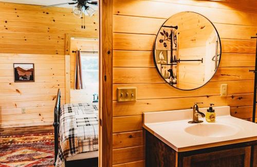 Pigeon Forge House | Creekside Cabin