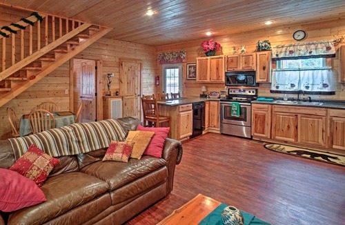Gatlinburg Cabin | Creekside Cabin w/Hot Tub in Gatlinburg!