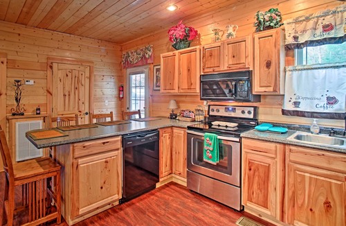 Gatlinburg Cabin | Creekside Cabin w/Hot Tub in Gatlinburg!