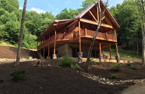 Burks Fork Cabin | Creekside Cabin, Willis, VA