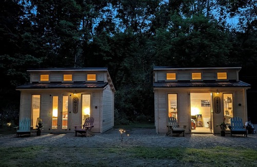 Cuba Cabin | Creekside Cabins - Thistle