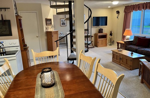 Swain Ski Chalet | Creekside Chalet