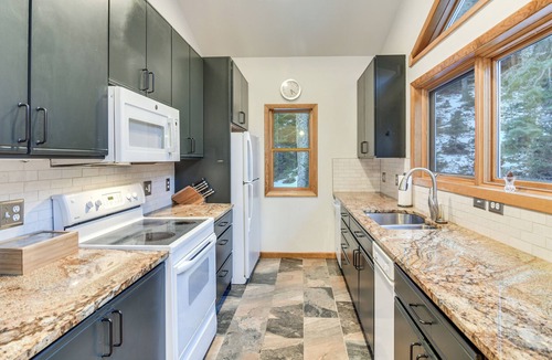 Downieville-Lawson-Dumont Cabin | Creekside Colorado Getaway: Hike, Explore + Unwind