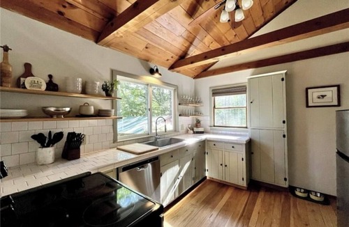 Callicoon House | Creekside cottage-dog friendly!